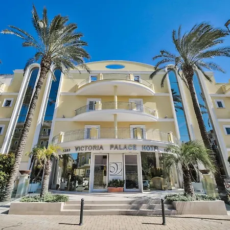 מלון Victoria Palace & Zen Wellness 4*