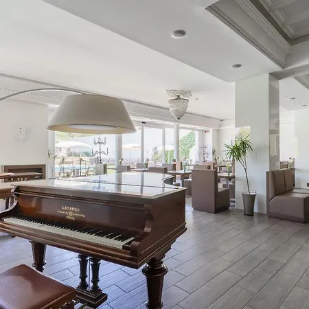 Victoria Palace & Zen Wellness מלון 4*