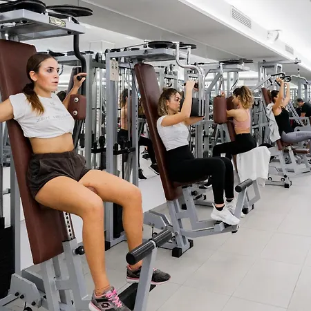 Victoria Palace & Zen Wellness מלון 4*