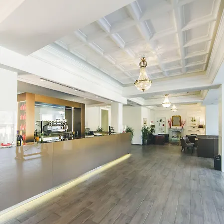 Victoria Palace & Zen Wellness מלון 4*