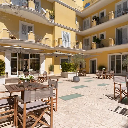 Victoria Palace & Zen Wellness מלון